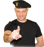 Chico señalando